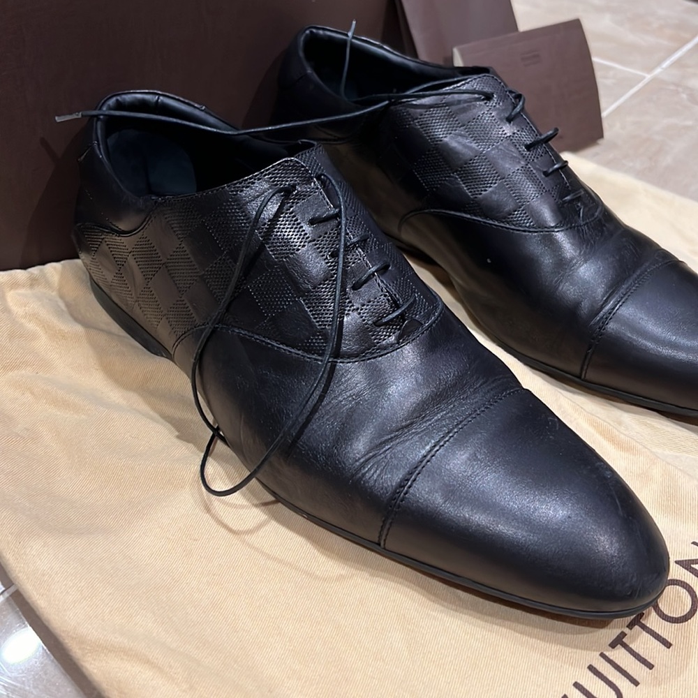 Like New - Authentic Louis Vuitton Black Leather Cosmopolitan Shoes